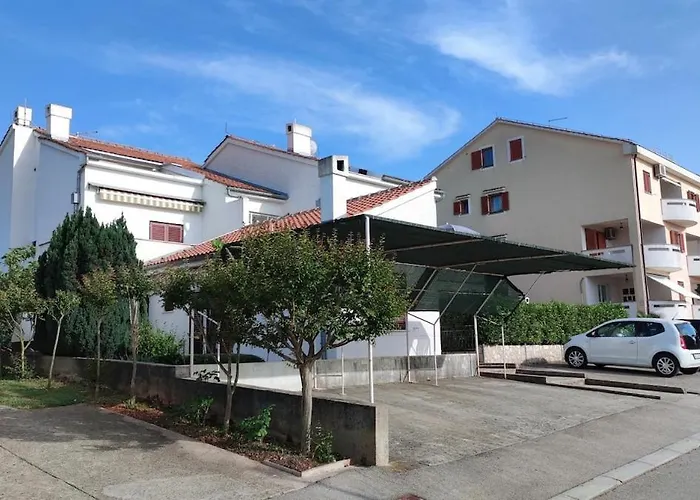S Pogledom Na I Velikom Terasom Apartman Njivice