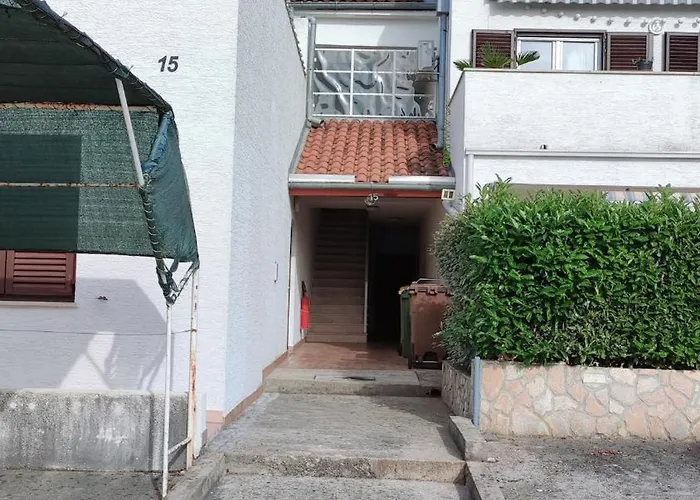 Apartman S Pogledom Na I Velikom Terasom Njivice