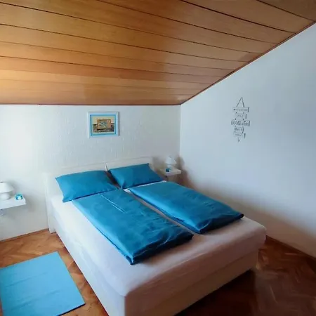 S Pogledom Na I Velikom Terasom Daire Njivice