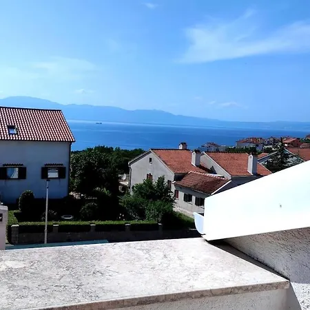 S Pogledom Na I Velikom Terasom Daire Njivice