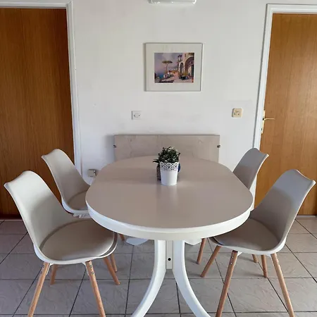 S Pogledom Na I Velikom Terasom Daire *