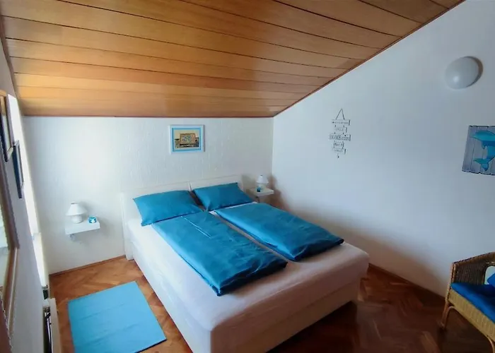 S Pogledom Na I Velikom Terasom Apartman Njivice